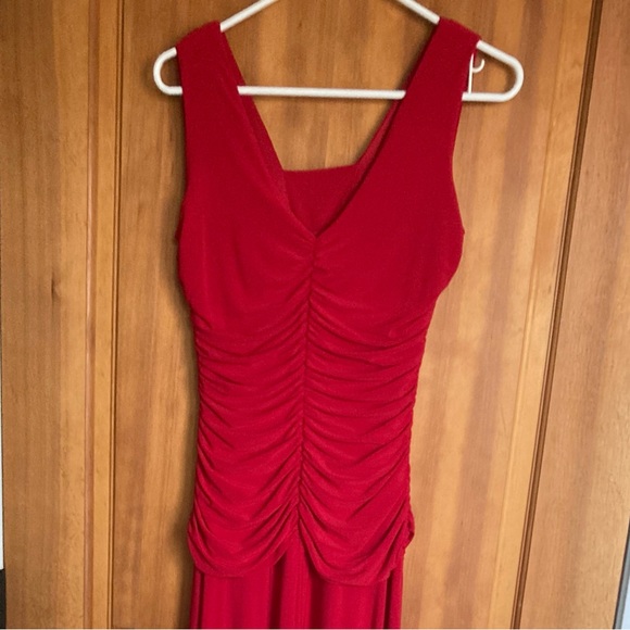 Red floor length evening gown. Great for weddings and galas. - Picture 5 of 11